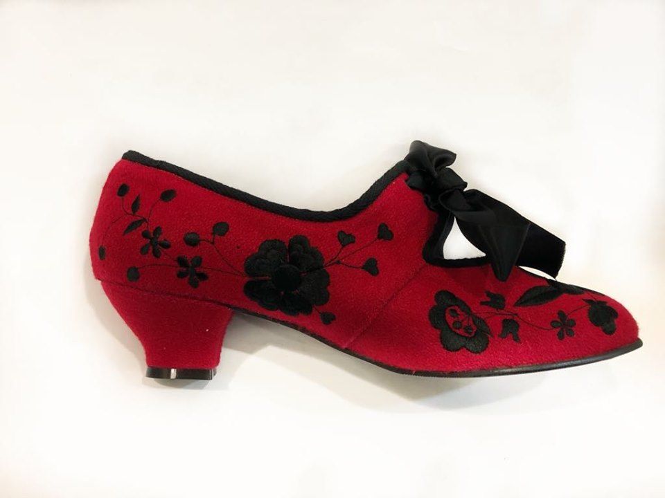 Zapato Piel bordado Paño rojo